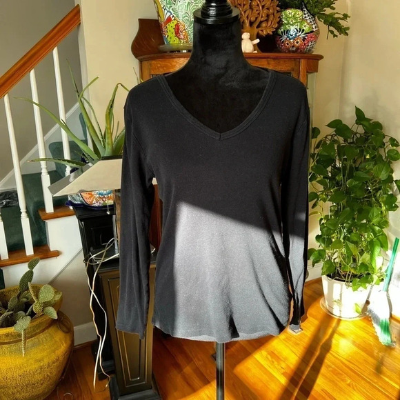 Long sleeve V-neck top - Picture 5 of 5